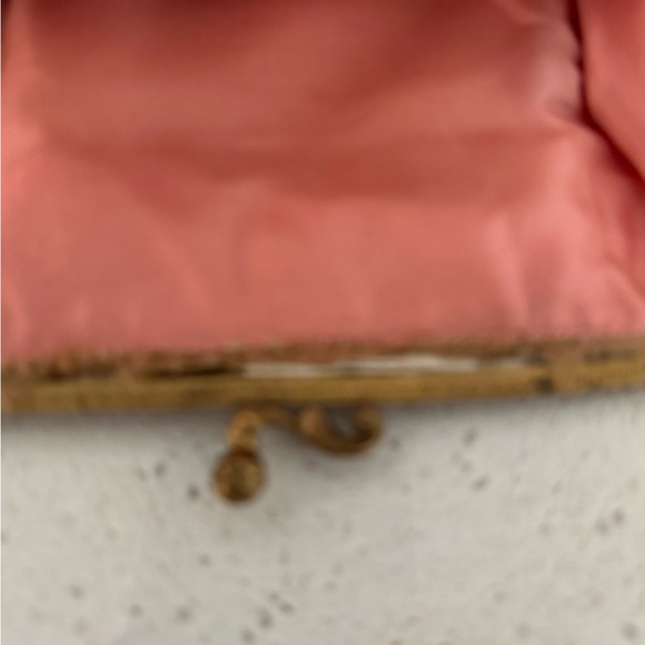 Vintage Floral Needlepoint Kiss-Lock Handbag | Pastoral Scene Brass Frame - Picture 6 of 10